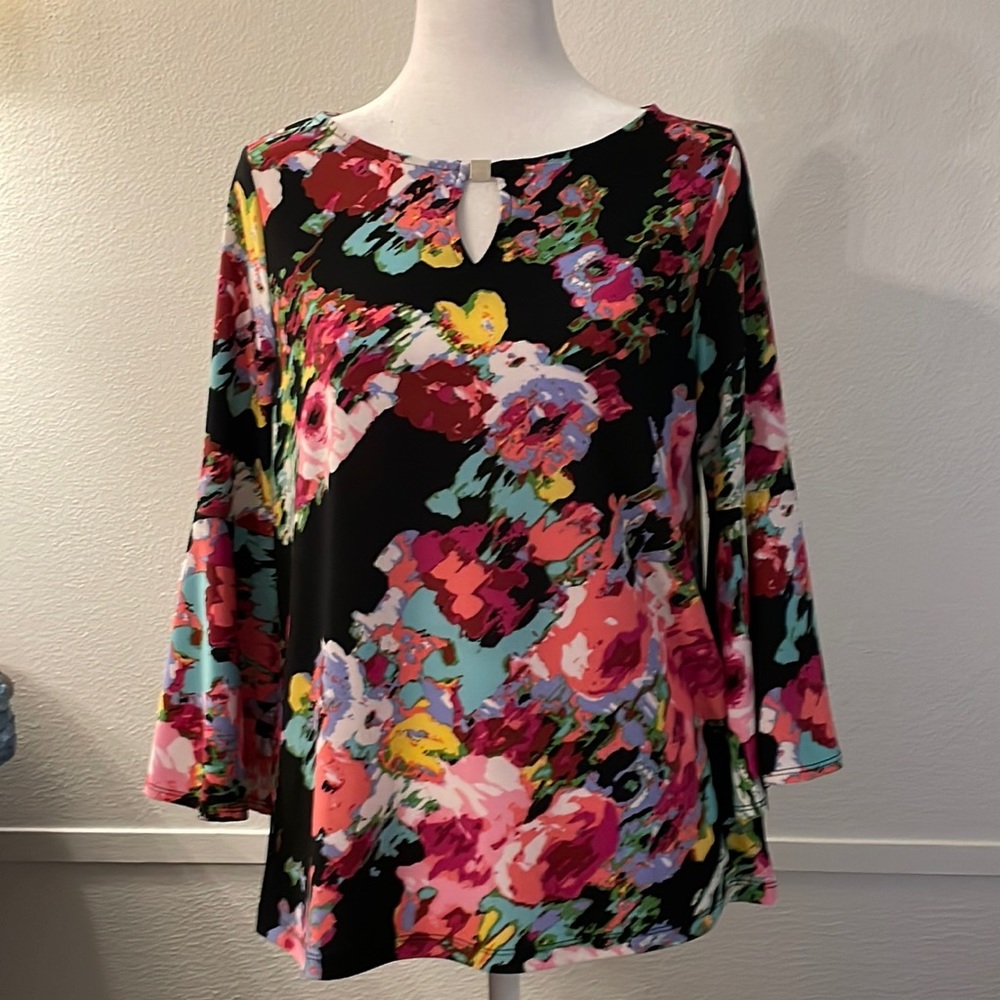 🌸🌺🌸🌺🌸Jones Studio Multi Color Peep Hole Butterfly Sleeve Blouse